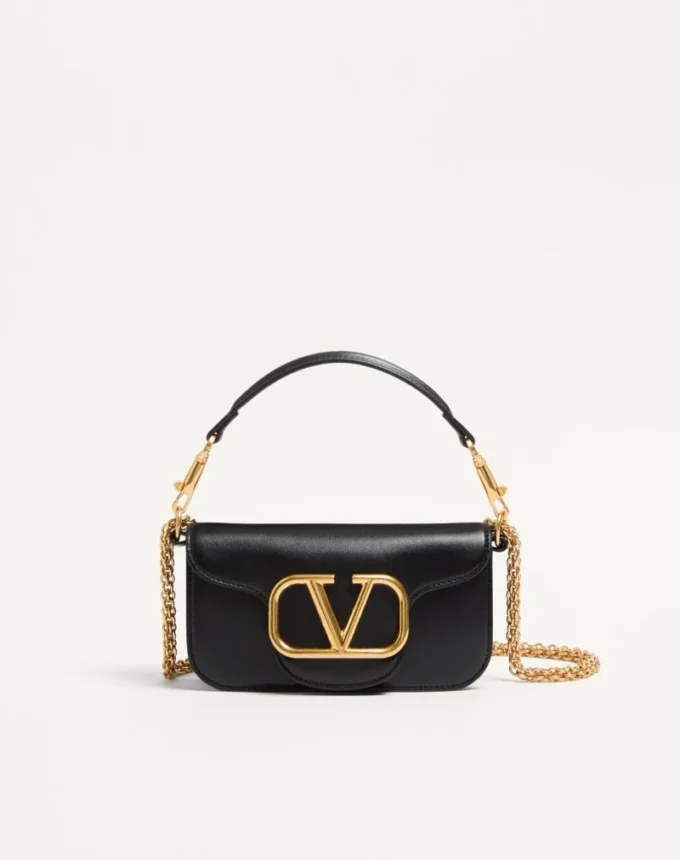 Bolso pequeño de hombro Locò de Valentino Garavani en piel de becerro Bolso pequeño de hombro Locò de Valentino Garavani en piel de becerro