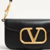 Bolso pequeño de hombro Locò de Valentino Garavani en piel de becerro Bolso pequeño de hombro Locò de Valentino Garavani en piel de becerro
