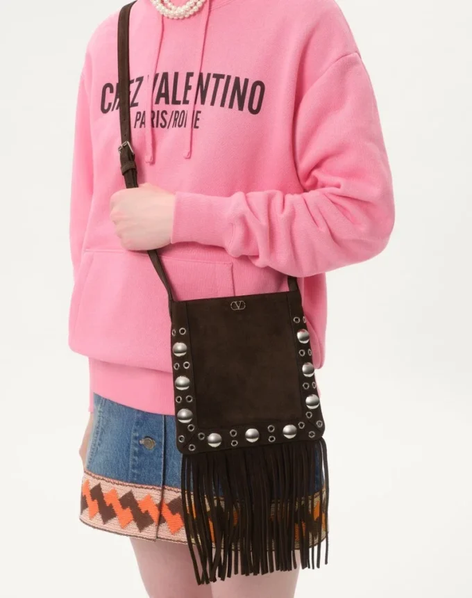 Bolso pequeño de hombro Nellcôte de Valentino Garavani en ante con flecos Bolso pequeño de hombro Nellcôte de Valentino Garavani en ante con flecos