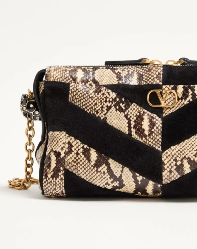Bolso pequeño de hombro Panthea de Valentino Garavani en pitón y ante con estampado en forma de chevron Bolso pequeño de hombro Panthea de Valentino Garavani en pitón y ante con estampado en forma de chevron