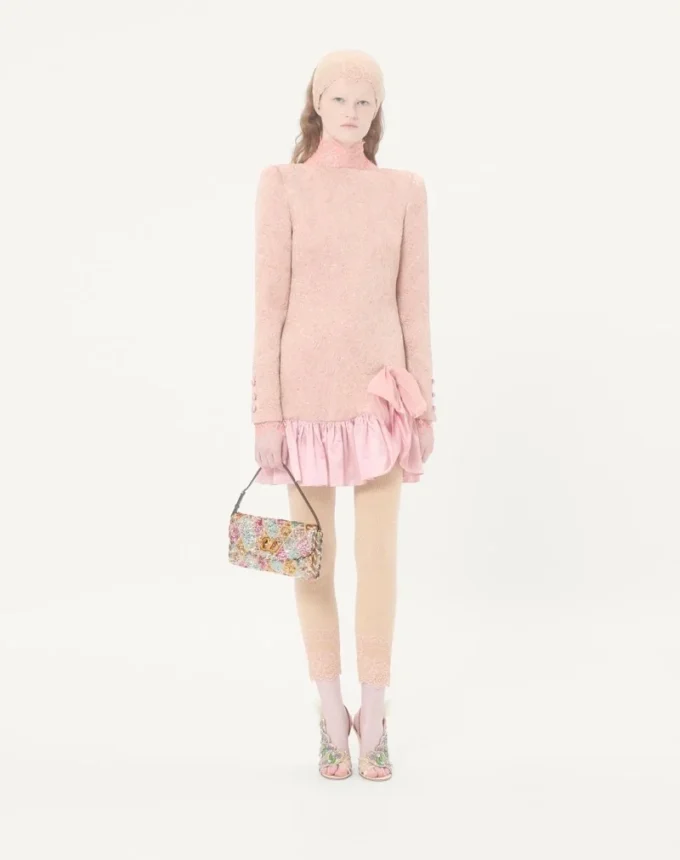 Bolso pequeño de hombro Valentino Garavani DeVain con bordado Rhombelle. Bolso pequeño de hombro Valentino Garavani DeVain con bordado Rhombelle.