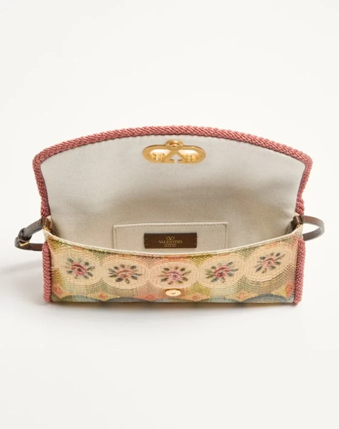 Bolso pequeño de hombro Valentino Garavani DeVain en tejido jacquard Apres L’Hiver Bolso pequeño de hombro Valentino Garavani DeVain en tejido jacquard Apres L’Hiver