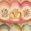 Bolso pequeño de hombro Valentino Garavani DeVain en tejido jacquard Apres L’Hiver Bolso pequeño de hombro Valentino Garavani DeVain en tejido jacquard Apres L’Hiver