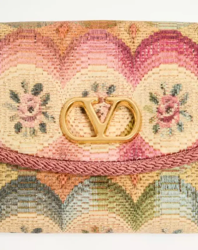 Bolso pequeño de hombro Valentino Garavani DeVain en tejido jacquard Apres L’Hiver Bolso pequeño de hombro Valentino Garavani DeVain en tejido jacquard Apres L’Hiver