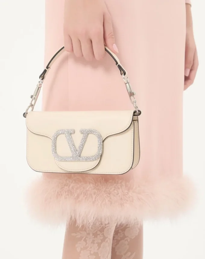 Bolso pequeño de hombro Valentino Garavani Locò con logotipo joya Bolso pequeño de hombro Valentino Garavani Locò con logotipo joya