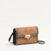 Bolso pequeño de hombro Valentino Garavani Rockstud en piel de becerro con efecto pony y estampado animal
