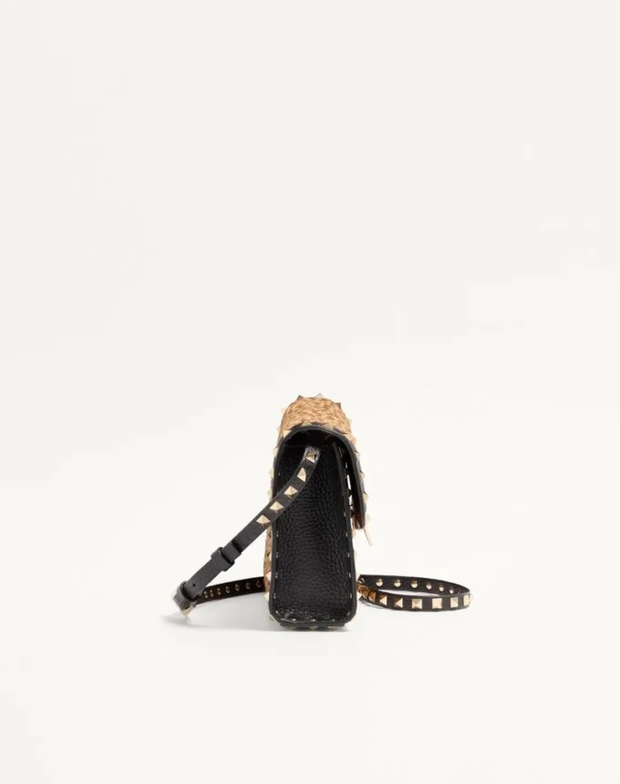 Bolso pequeño de hombro Valentino Garavani Rockstud en piel de becerro con efecto pony y estampado animal