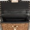 Bolso pequeño de hombro Valentino Garavani Rockstud en piel de becerro con efecto pony y estampado animal