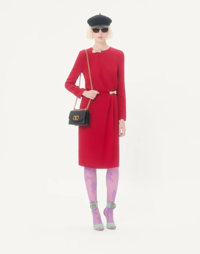 Bolso pequeño de hombro Valentino Garavani Vain en piel de becerro brillante Bolso pequeño de hombro Valentino Garavani Vain en piel de becerro brillante