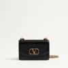 Bolso pequeño de hombro Valentino Garavani Vain en piel de becerro brillante Bolso pequeño de hombro Valentino Garavani Vain en piel de becerro brillante