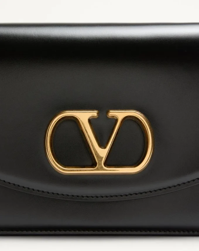 Bolso pequeño de hombro Valentino Garavani Vain en piel de becerro brillante Bolso pequeño de hombro Valentino Garavani Vain en piel de becerro brillante