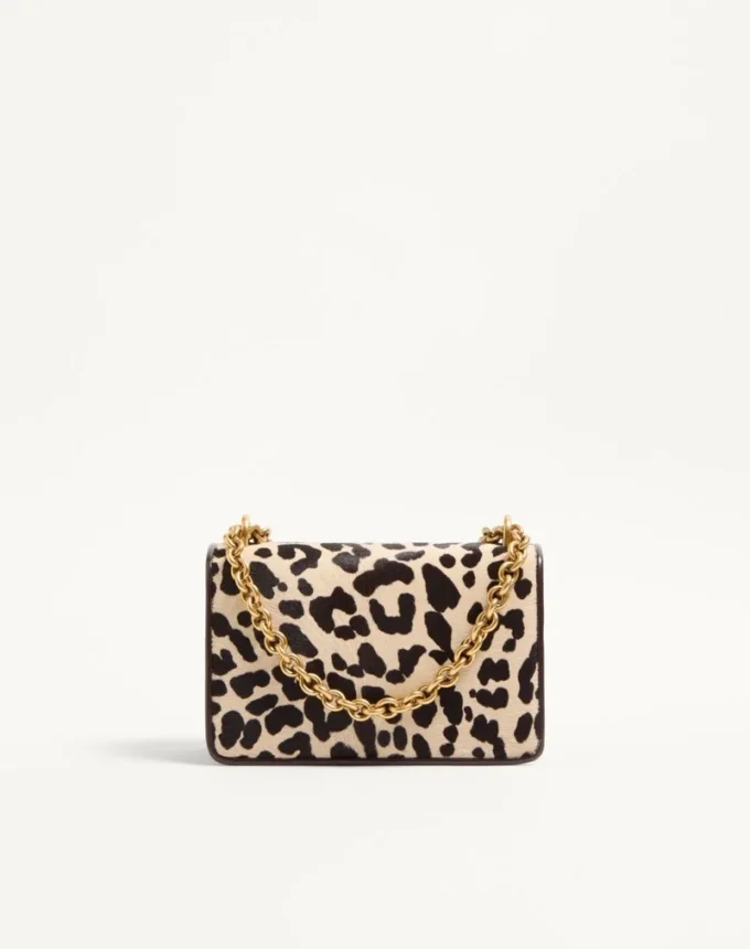 Bolso pequeño de hombro Valentino Garavani Vain en piel de becerro con efecto poni y estampado animalier Bolso pequeño de hombro Valentino Garavani Vain en piel de becerro con efecto poni y estampado animalier