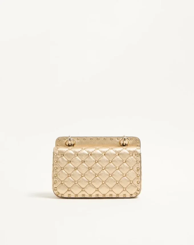 Bolso pequeño de napa laminada con tachuelas Rockstud de Valentino Garavani Bolso pequeño de napa laminada con tachuelas Rockstud de Valentino Garavani