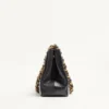 Bolso pequeño Laseine de Valentino Garavani en piel napa con estampado en forma de chevron Bolso pequeño Laseine de Valentino Garavani en piel napa con estampado en forma de chevron