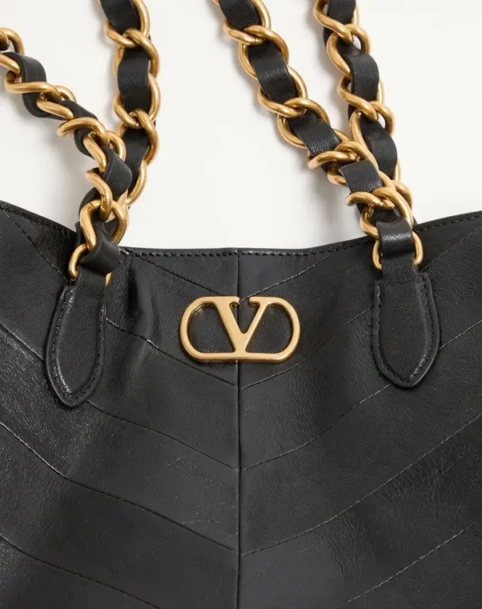 Bolso pequeño Laseine de Valentino Garavani en piel napa con estampado en forma de chevron Bolso pequeño Laseine de Valentino Garavani en piel napa con estampado en forma de chevron