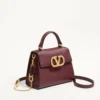 Bolso pequeño Valentino Garavani Vsling en piel de becerro granulada con logotipo joya