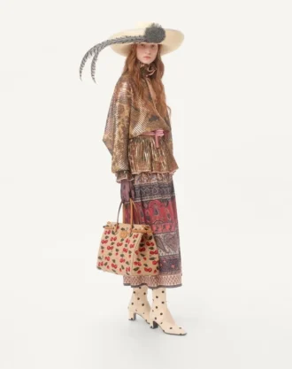 Bolso shopping mediano Antibes de Valentino Garavani en rafia jacquard con motivo Cherryfic