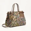 Bolso shopping mediano Antibes de Valentino Garavani en tejido jacquard Apres L’Hiver. Bolso shopping mediano Antibes de Valentino Garavani en tejido jacquard Apres L’Hiver.