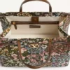 Bolso shopping mediano Antibes de Valentino Garavani en tejido jacquard Apres L’Hiver. Bolso shopping mediano Antibes de Valentino Garavani en tejido jacquard Apres L’Hiver.
