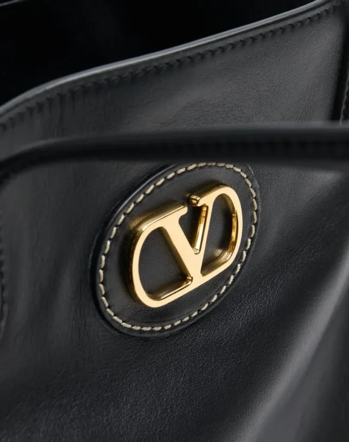 Bolso shopping mediano de piel Antibes de Valentino Garavani Bolso shopping mediano de piel Antibes de Valentino Garavani