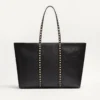 Bolso shopping Valentino Garavani Rockstud en piel de becerro granulada Bolso shopping Valentino Garavani Rockstud en piel de becerro granulada