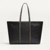 Bolso shopping Valentino Garavani Rockstud en piel de becerro granulada Bolso shopping Valentino Garavani Rockstud en piel de becerro granulada