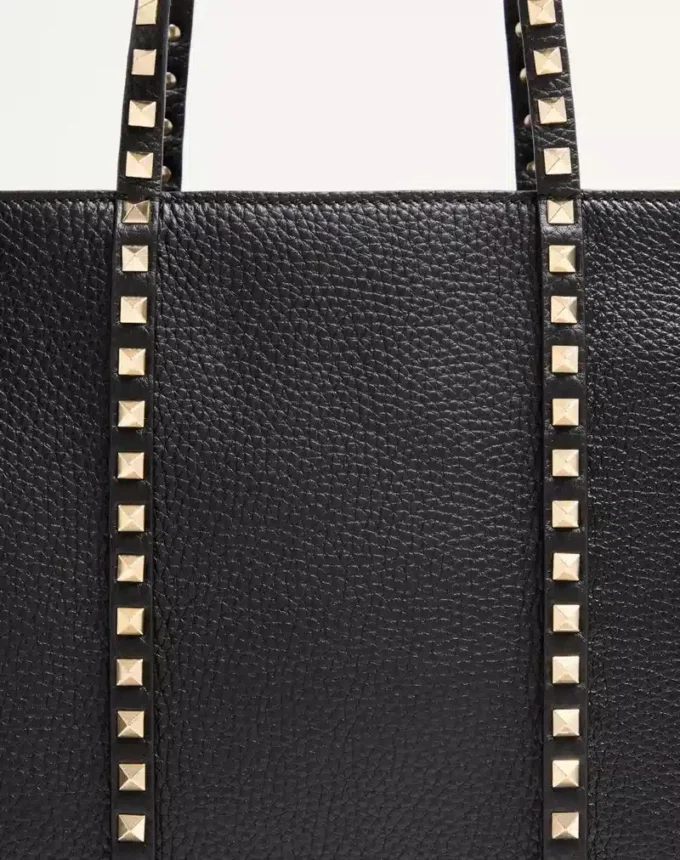 Bolso shopping Valentino Garavani Rockstud en piel de becerro granulada Bolso shopping Valentino Garavani Rockstud en piel de becerro granulada