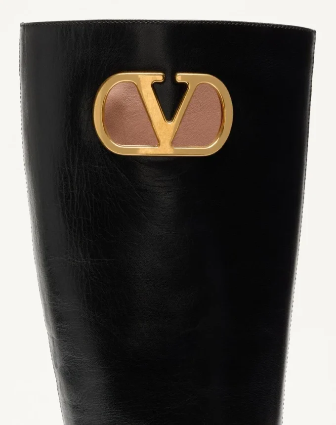 Bota de piel de cabrito con logotipo VLogo 20 mm Bota de piel de cabrito con logotipo VLogo 20 mm