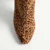Bota Hotty en piel de becerro con efecto pony 100 mm Bota Hotty en piel de becerro con efecto pony 100 mm