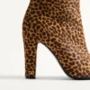 Bota Hotty en piel de becerro con efecto pony 100 mm Bota Hotty en piel de becerro con efecto pony 100 mm