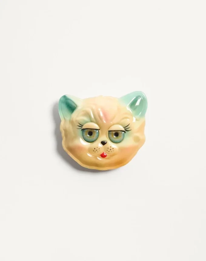 Broche de plástico Le Chat De La Maison Broche de plástico Le Chat De La Maison