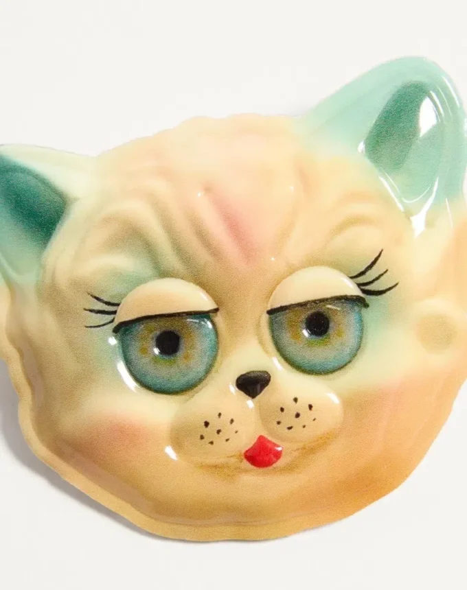 Broche de plástico Le Chat De La Maison Broche de plástico Le Chat De La Maison
