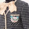 Broche Le Chat De La Maison en tejido jacquard con bordado de cuentas de resina