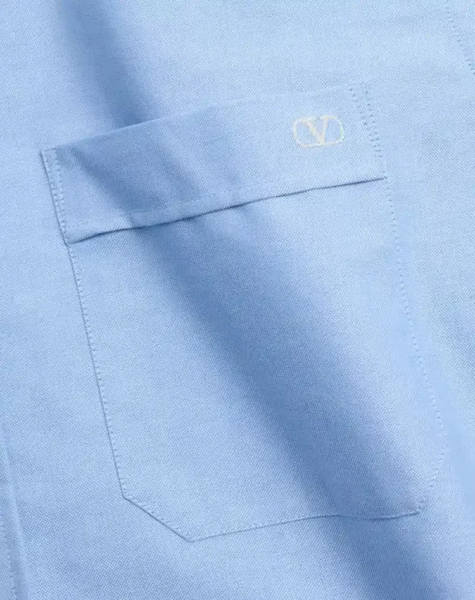 Camisa de algodón con bordado Vlogo