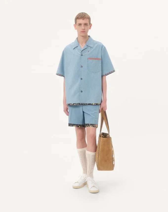 Camisa de denim con ribete estampado floral Camisa de denim con ribete estampado floral