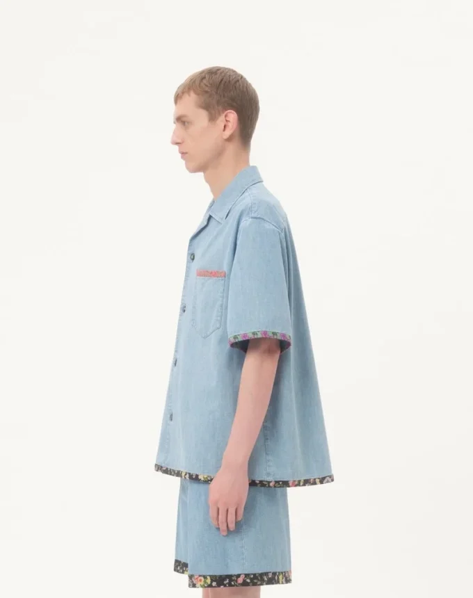 Camisa de denim con ribete estampado floral Camisa de denim con ribete estampado floral