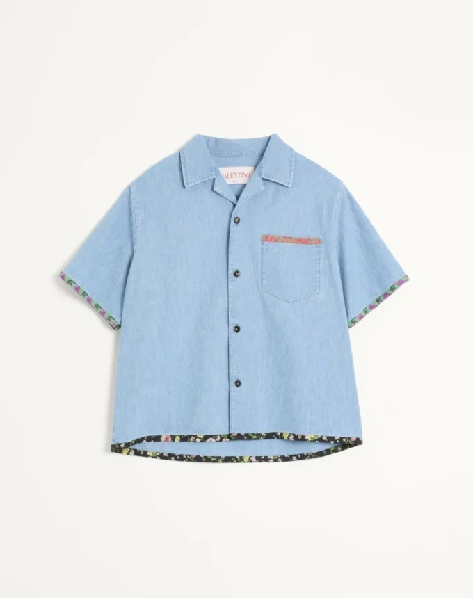Camisa de denim con ribete estampado floral Camisa de denim con ribete estampado floral