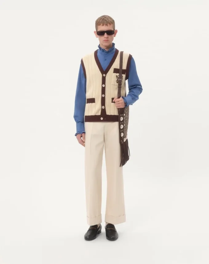 Camisa de popelín de algodón con plastrón y volantes Camisa de popelín de algodón con plastrón y volantes