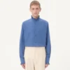 Camisa de popelín de algodón con plastrón y volantes Camisa de popelín de algodón con plastrón y volantes