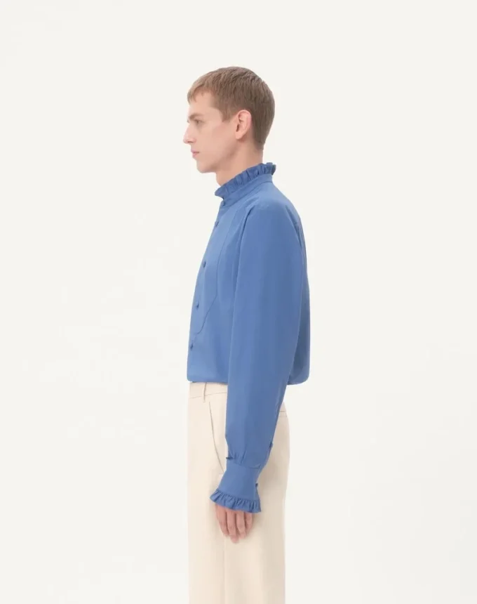 Camisa de popelín de algodón con plastrón y volantes Camisa de popelín de algodón con plastrón y volantes