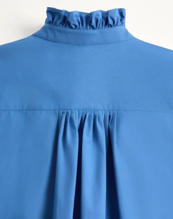 Camisa de popelín de algodón con plastrón y volantes Camisa de popelín de algodón con plastrón y volantes