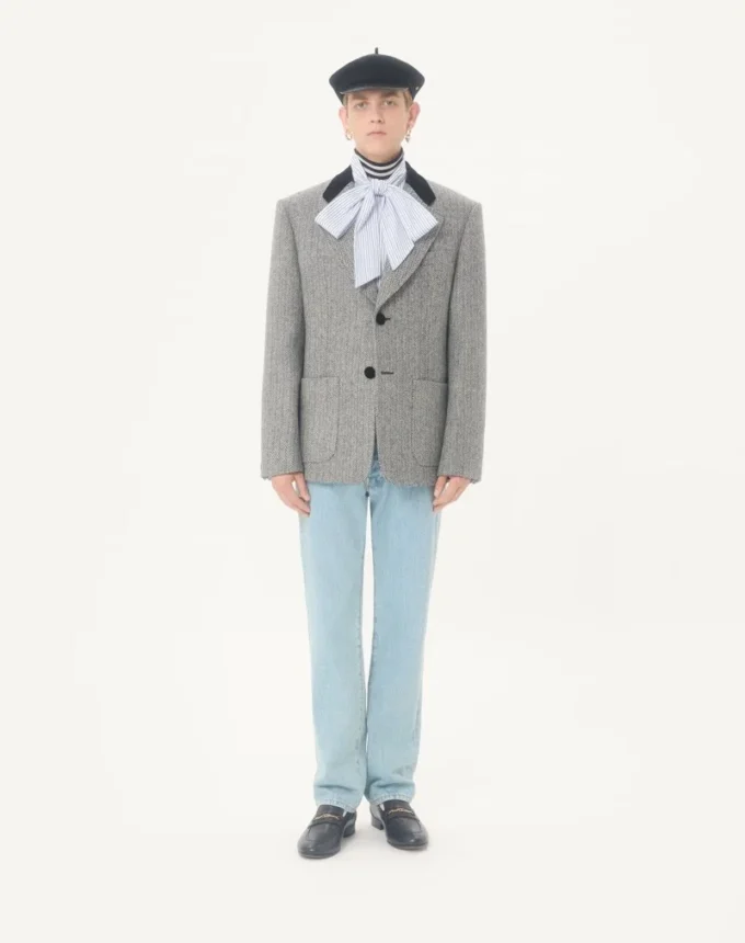 Camisa de popelín de algodón Valentino con cuello bufanda y bordado VLogo Camisa de popelín de algodón Valentino con cuello bufanda y bordado VLogo