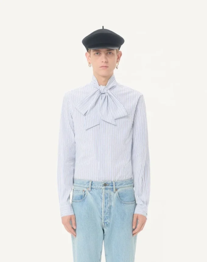Camisa de popelín de algodón Valentino con cuello bufanda y bordado VLogo Camisa de popelín de algodón Valentino con cuello bufanda y bordado VLogo