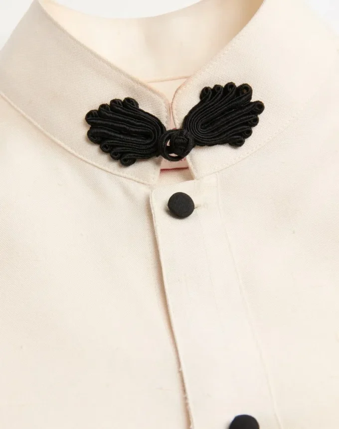 Camisa de shantung de seda con botones de madera Camisa de shantung de seda con botones de madera