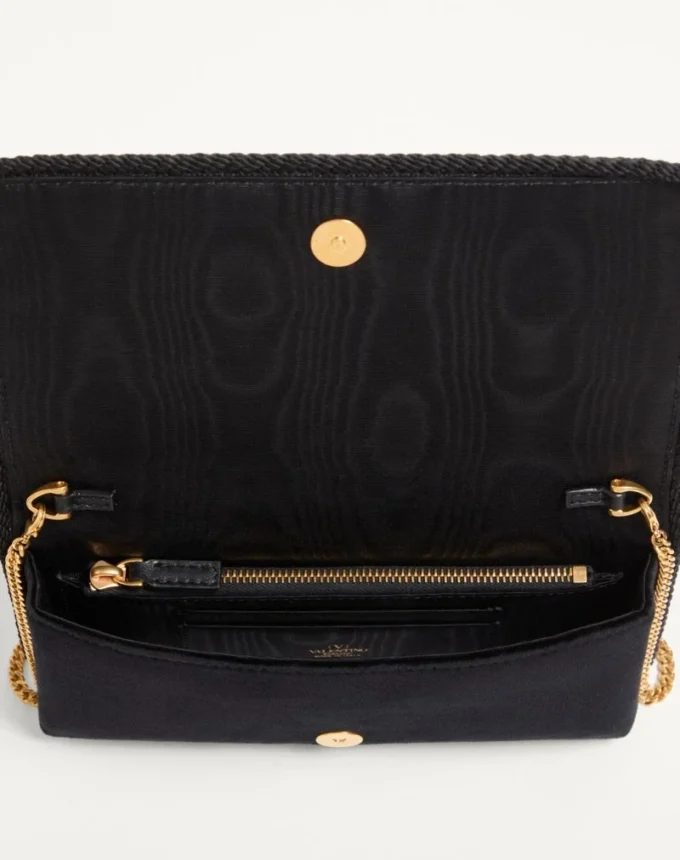 Cartera con cadena de terciopelo y logotipo joya VLogo Signature