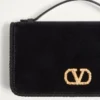 Cartera con cadena de terciopelo y logotipo joya VLogo Signature
