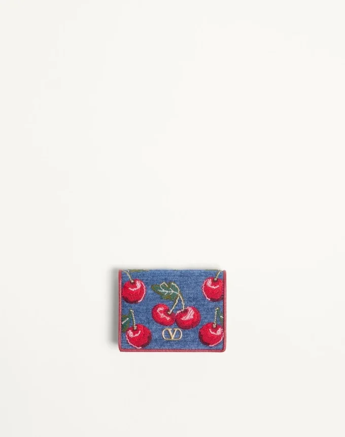 Cartera de denim Vlogo Signature con bordado Cherryfic Cartera de denim Vlogo Signature con bordado Cherryfic