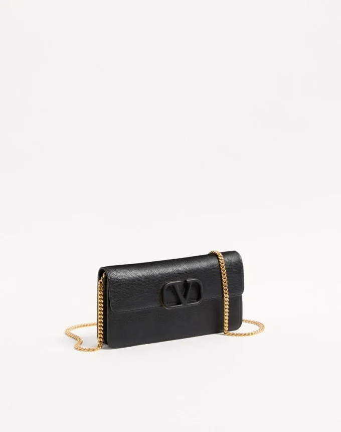 Cartera de piel de becerro granulada con cadena y logotipo Vlogo Cartera de piel de becerro granulada con cadena y logotipo Vlogo