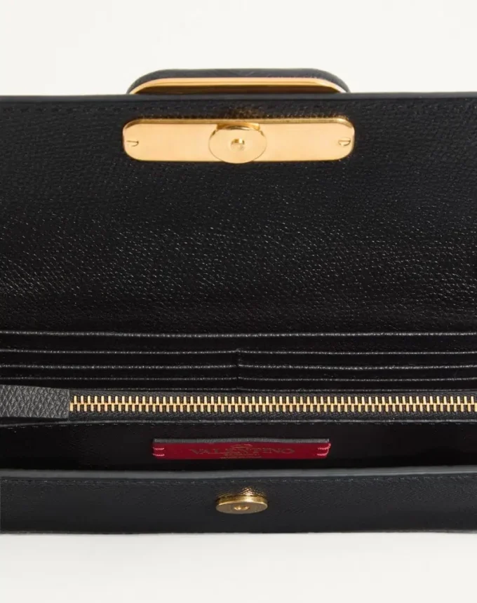 Cartera de piel de becerro granulada con cadena y logotipo Vlogo Cartera de piel de becerro granulada con cadena y logotipo Vlogo