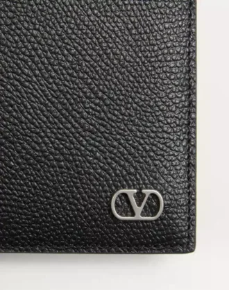 Cartera de piel de becerro granulada con detalle VLogo Signature